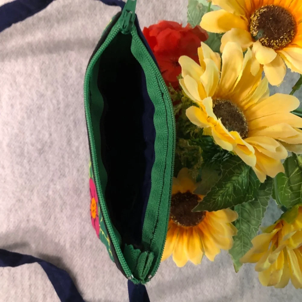 NWOT - Parrot Appliquéd Mini Bag_13